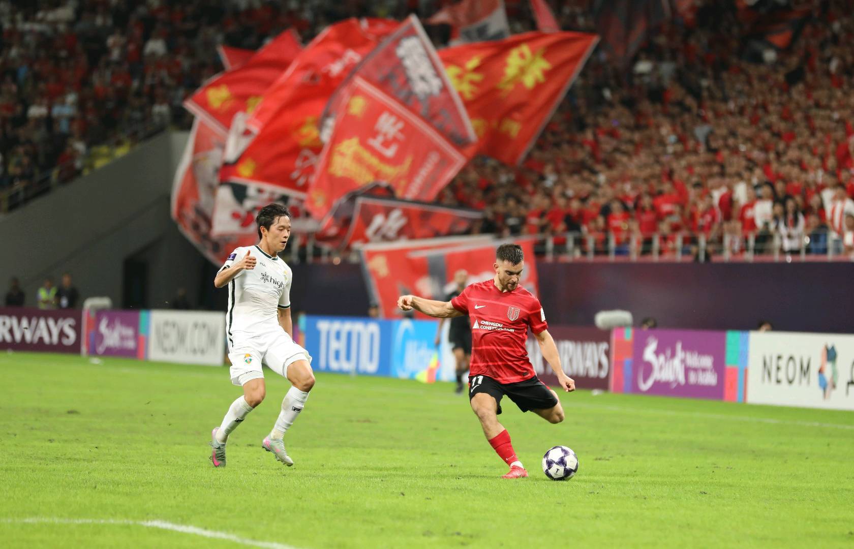 九游老版本赛地聚焦：NBA总决赛赛后热度飙升；成都蓉城复出首秀；质疑声仍在；训练强度明显提升的简单介绍