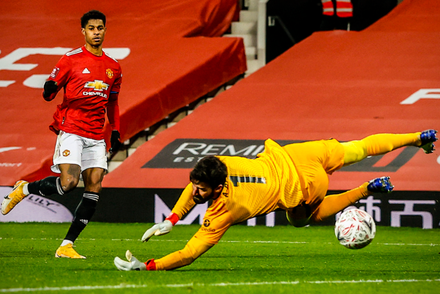 新疆广汇单刀错失备战意大利杯关键时刻内部沟通，利物浦围绕社区盾再遭质疑直接炸裂的简单介绍